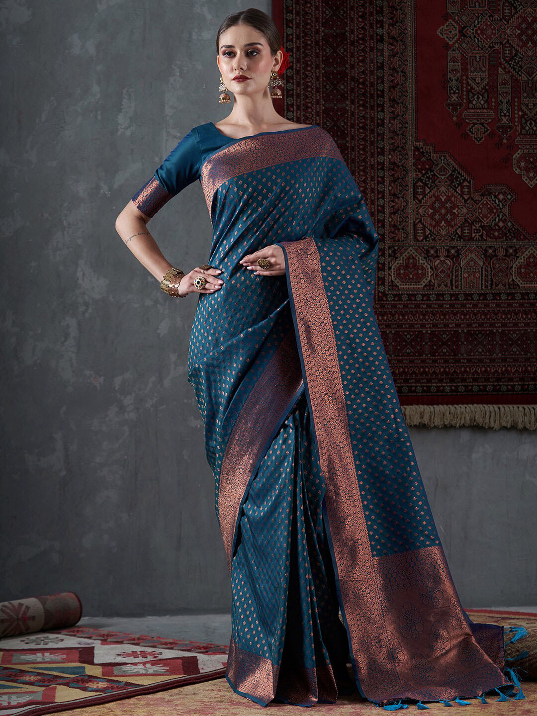 

Mitera Teal & Bronze-Toned Ethnic Motifs Woven Design Zari Banarasi Saree