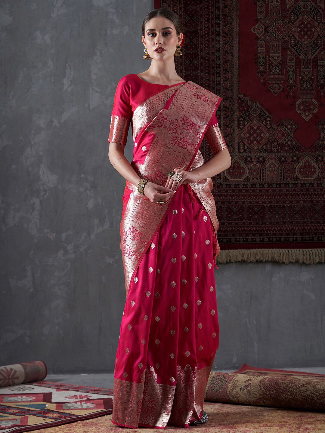 

Mitera Ethnic Motifs Woven Design Silk Blend Banarasi Saree, Pink