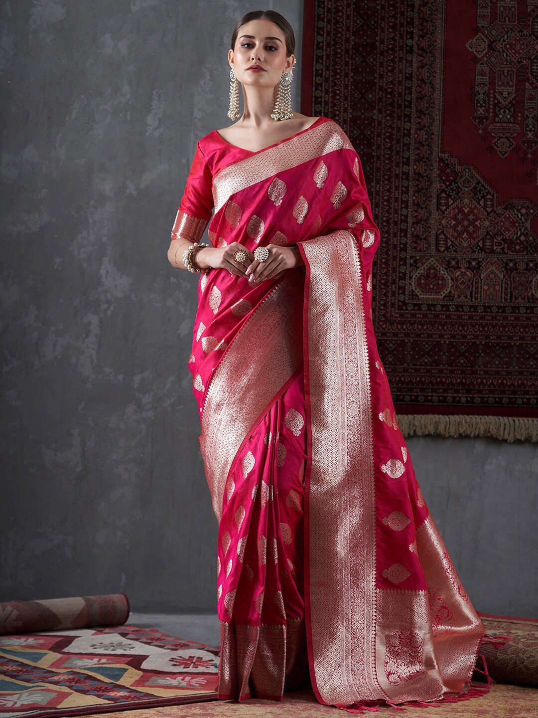

Mitera Pink & Gold-Toned Ethnic Motifs Woven Design Zari Silk Blend Banarasi Saree