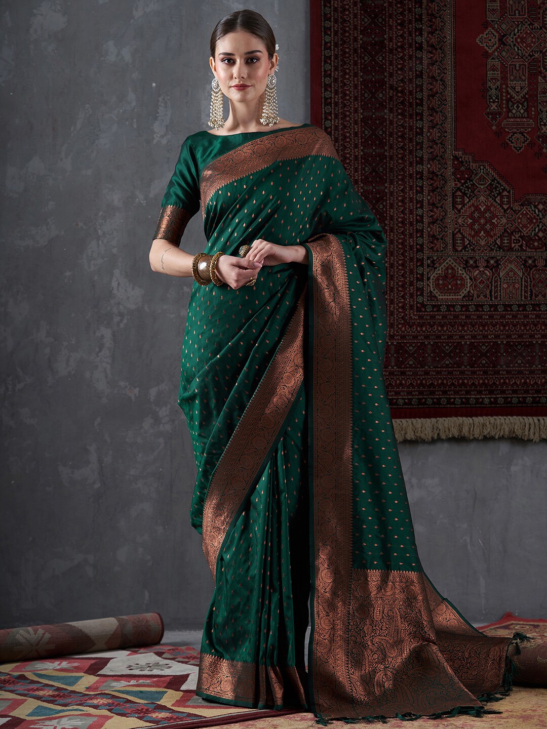 

Mitera Ethnic Motifs Woven Design Silk Blend Banarasi Saree, Green