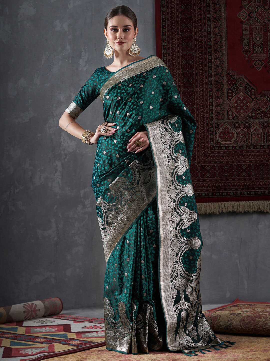 

Mitera Green & Gold-Toned Ethnic Motifs Woven Design Zari Satin Silk Banarasi Saree