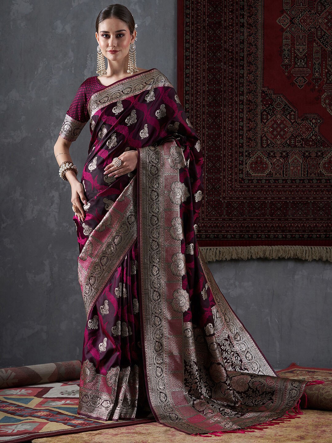 

Mitera Magenta & Gold-Toned Ethnic Motifs Woven Design Zari Satin Banarasi Saree