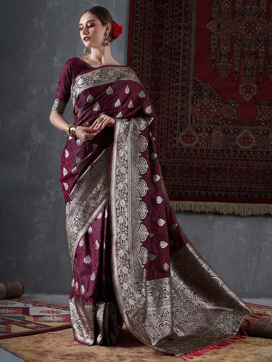 

Mitera Ethnic Motifs Woven Design Satin Banarasi Saree, Magenta