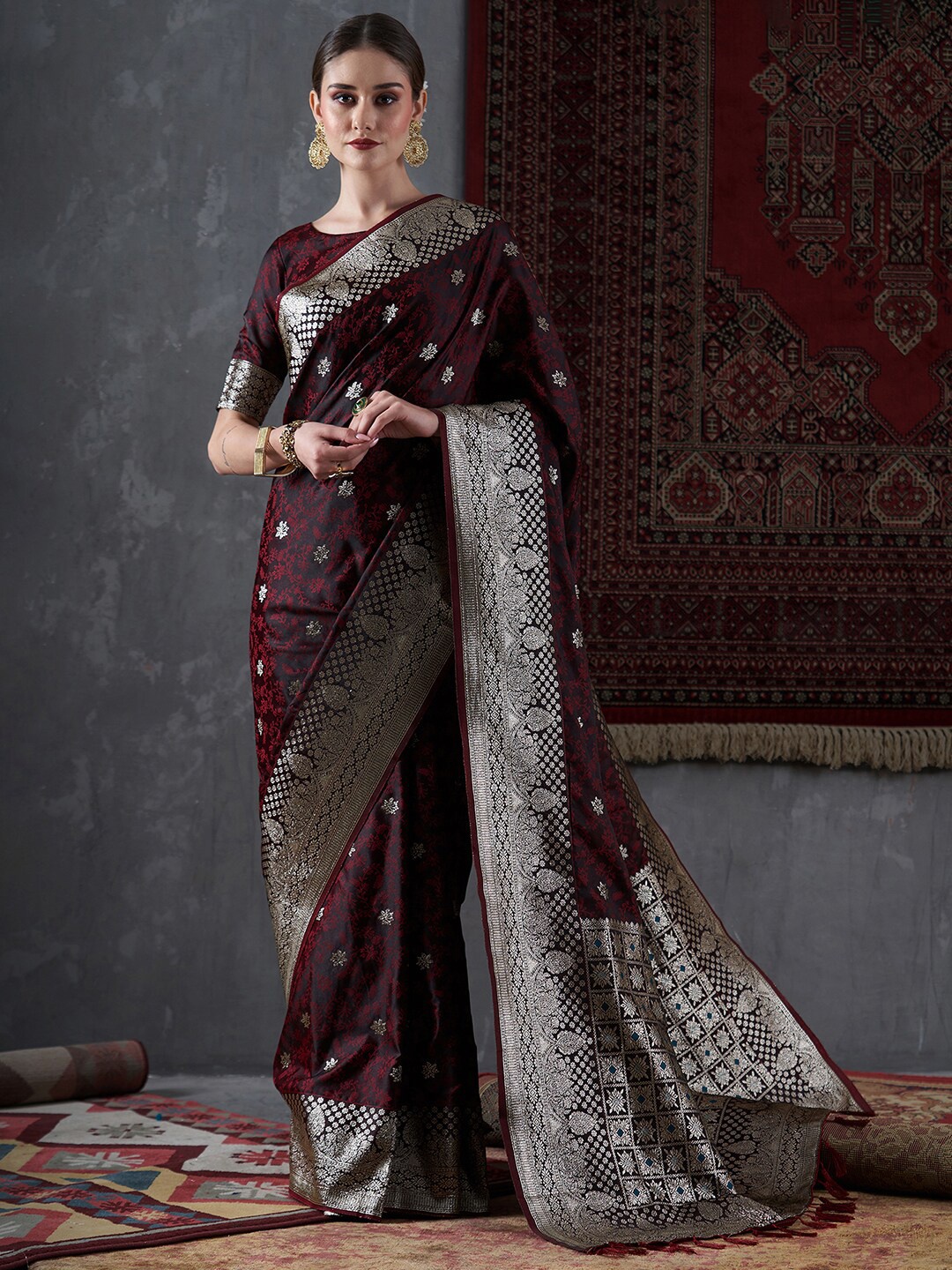 

Mitera Ethnic Motifs Woven Design Satin Banarasi Saree, Maroon