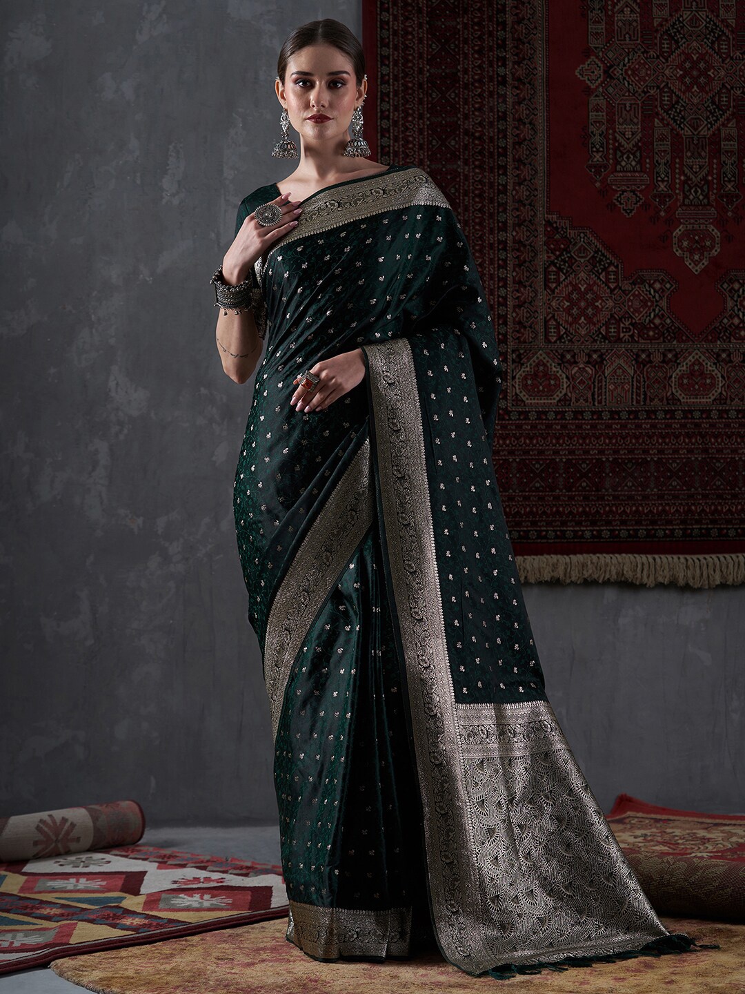 

Mitera Ethnic Motifs Woven Design Satin Banarasi Saree, Green