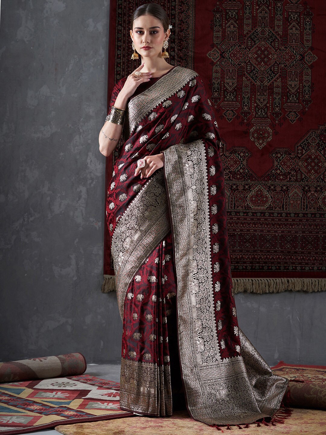 

Mitera Ethnic Motifs Woven Design Satin Banarasi Saree, Maroon