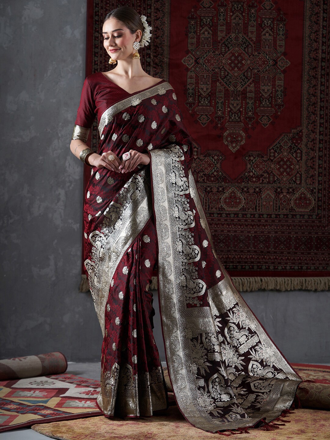

Mitera Ethnic Motifs Woven Design Satin Banarasi Saree, Maroon