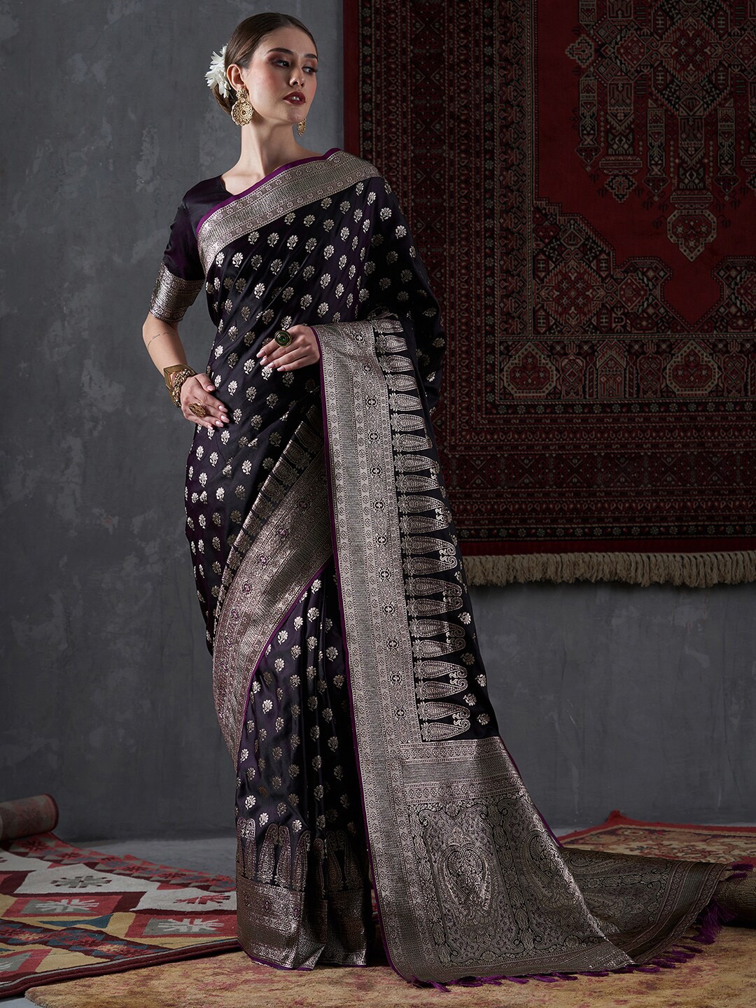 

Mitera Purple & Gold-Toned Ethnic Motifs Woven Design Zari Satin Silk Banarasi Saree