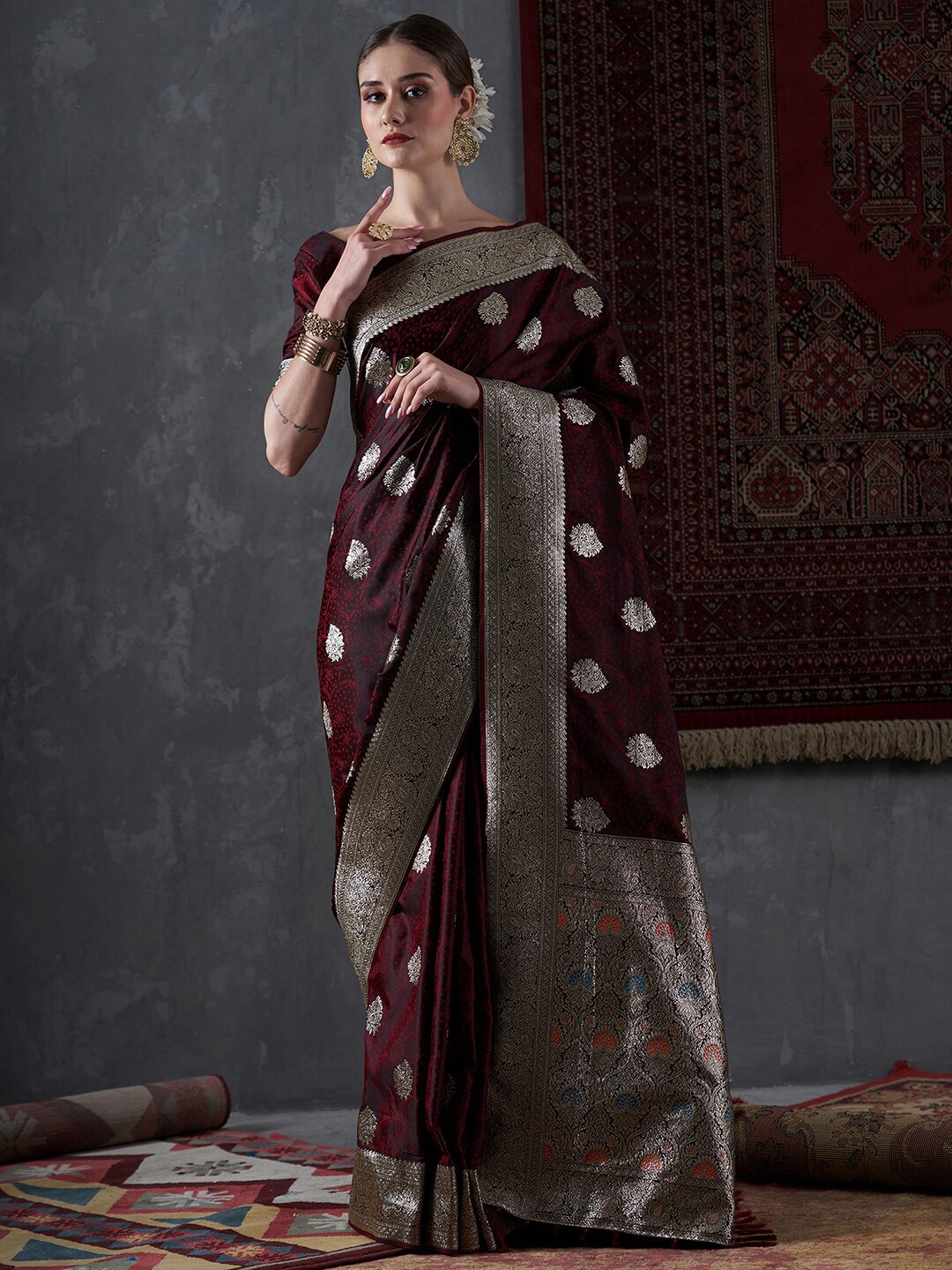 

Mitera Ethnic Motifs Woven Design Satin Banarasi Saree, Maroon