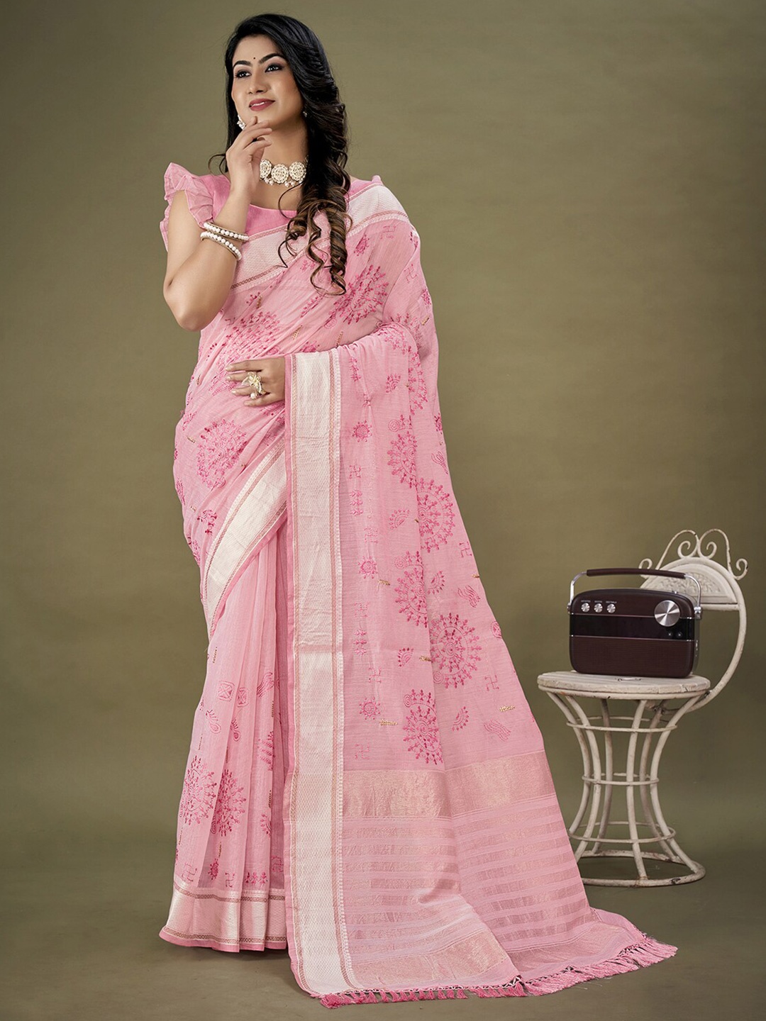 

Mitera Pink & Gold-Toned Ethnic Motifs Embroidered Zari Saree