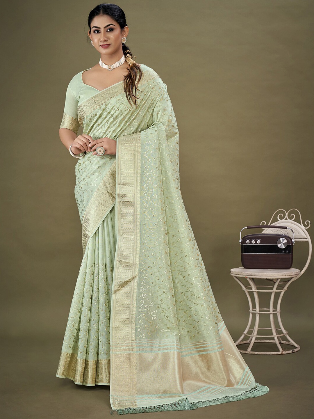 

Mitera Green & Gold-Toned Ethnic Motifs Embroidered Zari Organza Saree