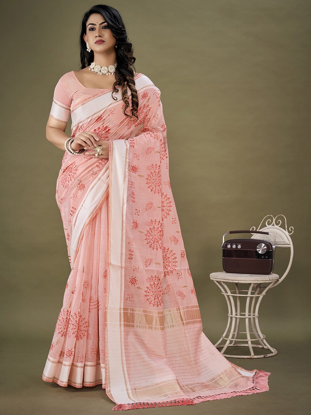 

Mitera Peach-Coloured & Gold-Toned Ethnic Motifs Embroidered Zari Saree