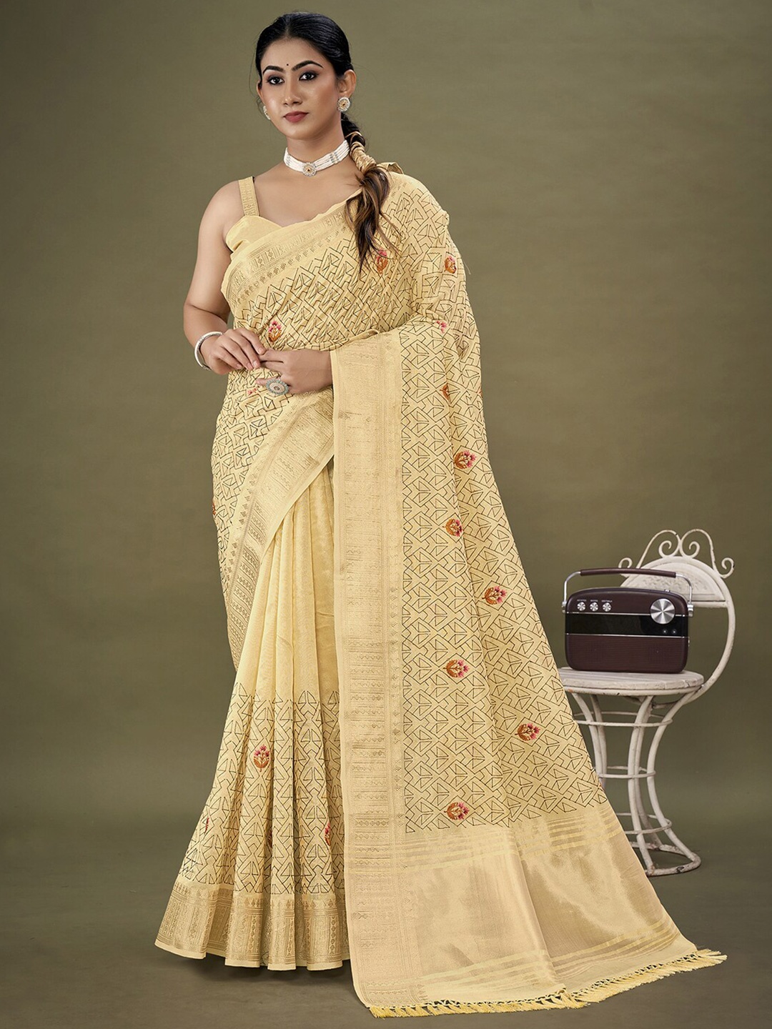 

Mitera Yellow & Red Ethnic Motifs Embroidered Zari Organza Saree