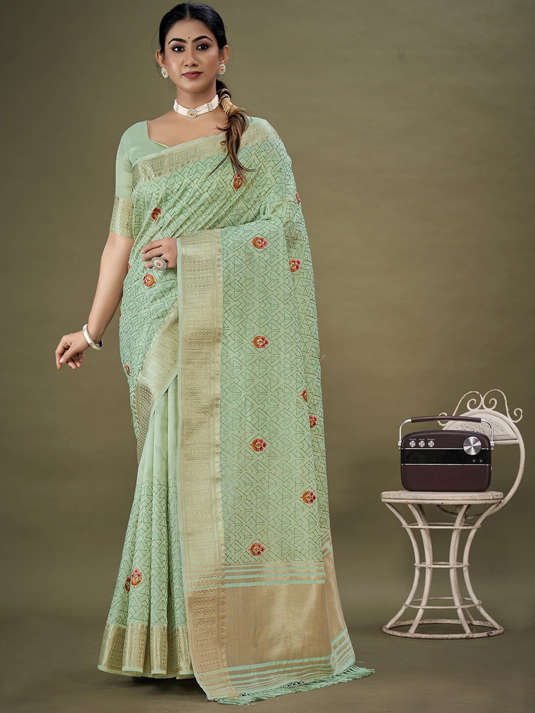 

Mitera Green & Red Ethnic Motifs Embroidered Zari Organza Saree