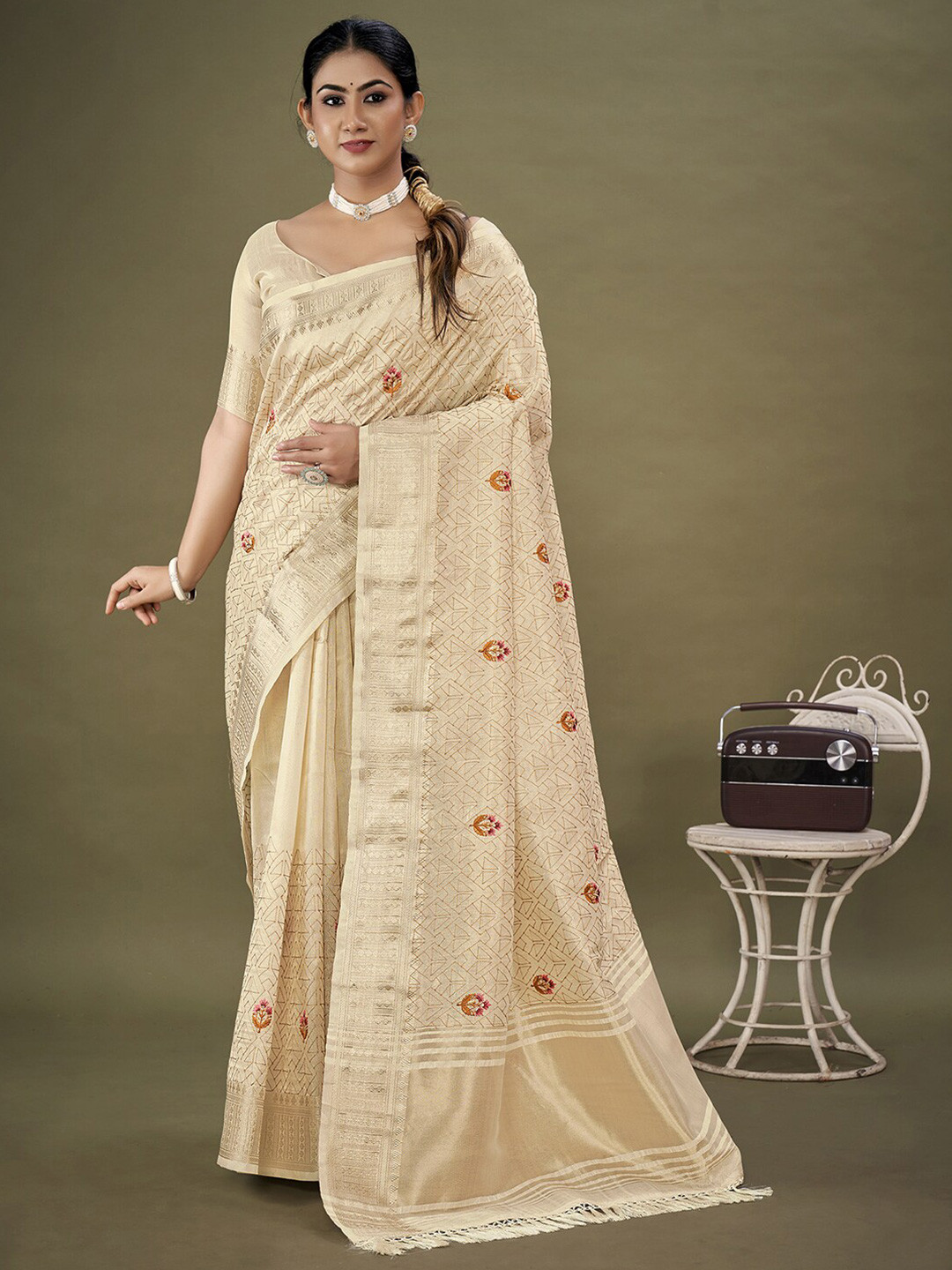 

Mitera Cream-Coloured & Red Geometric Embroidered Zari Organza Saree