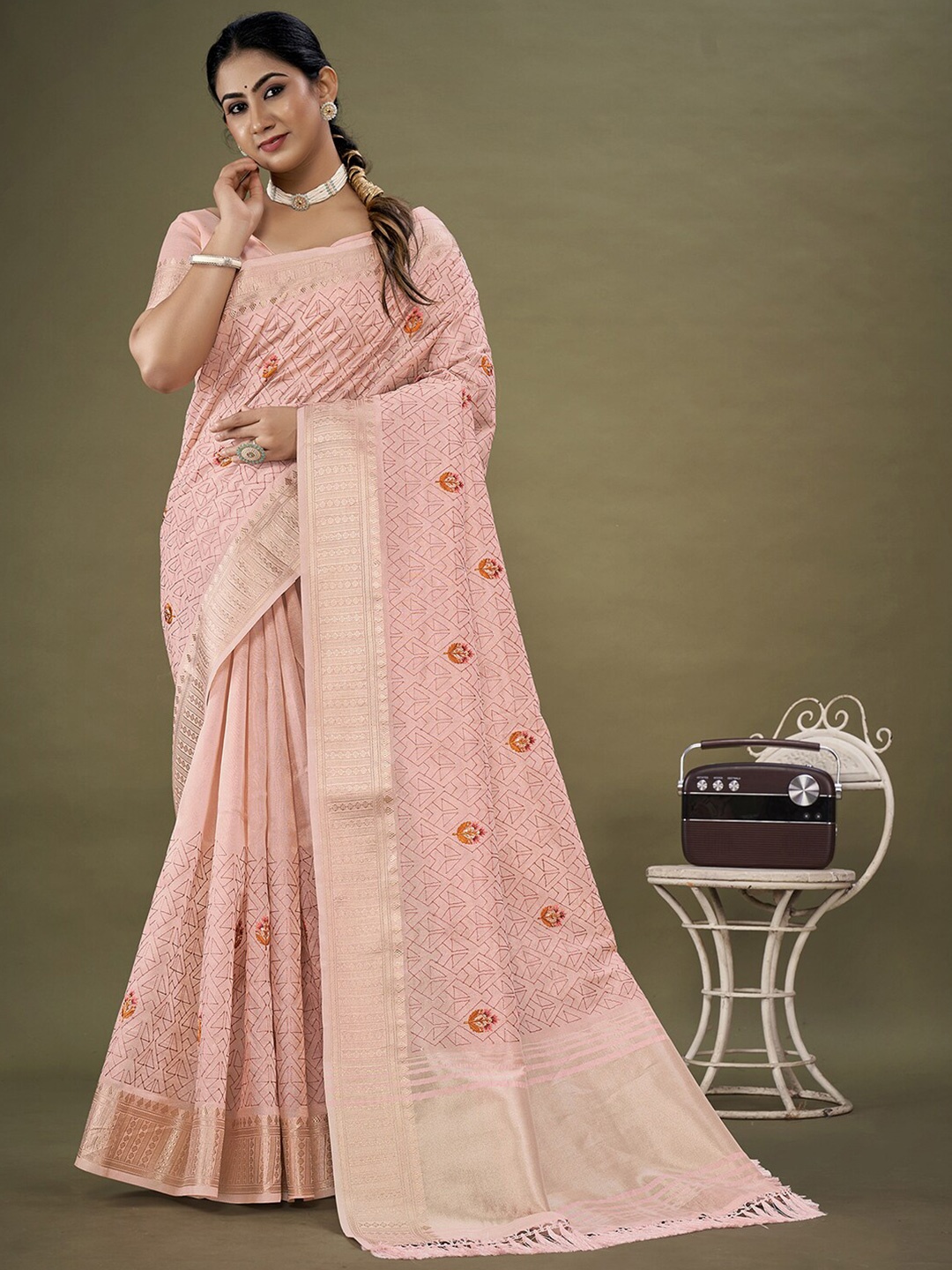 

Mitera Pink & Gold-Toned Ethnic Motifs Embroidered Zari Organza Saree