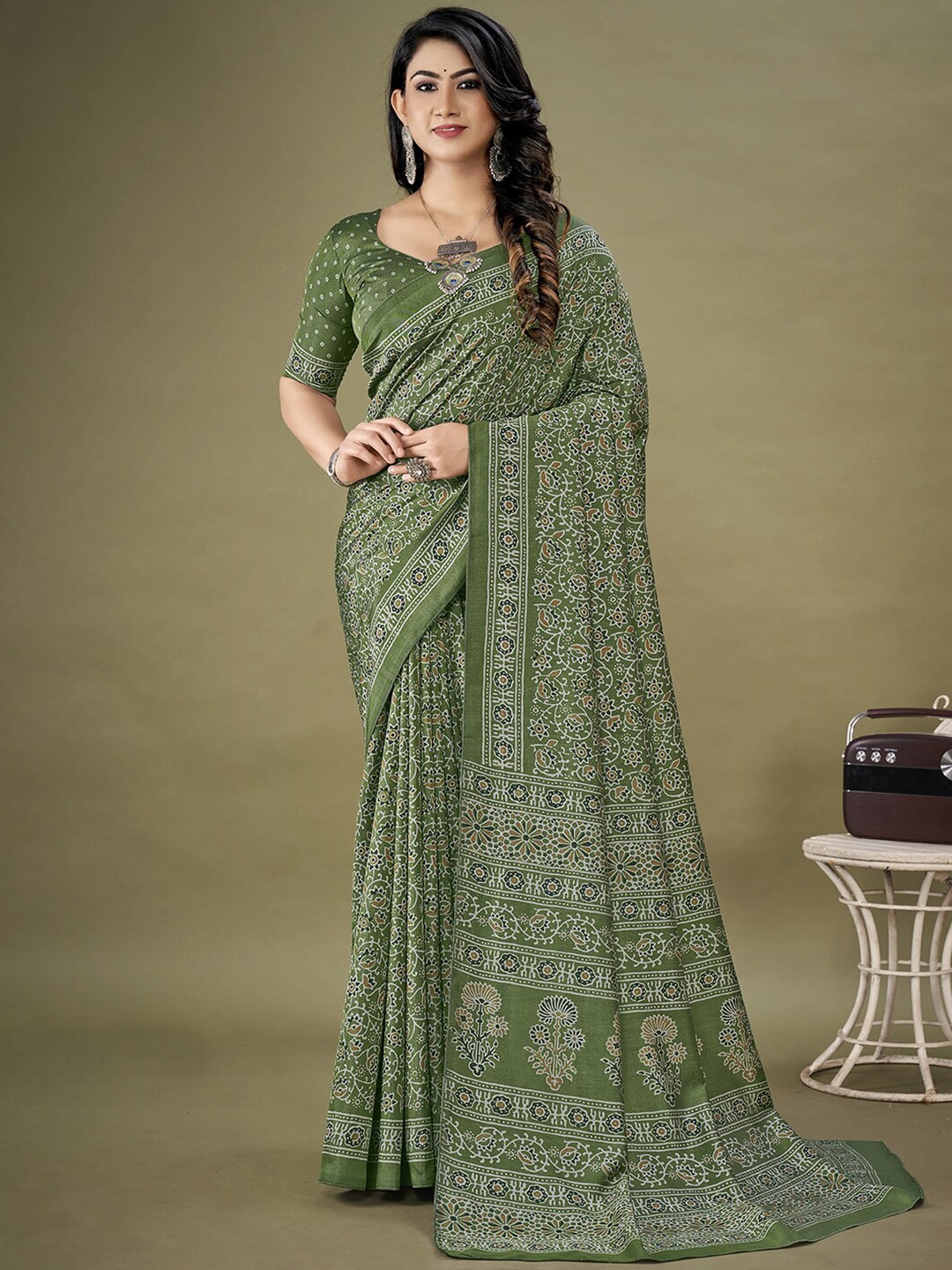 

KALINI Floral Printed Art Silk Ikat Saree, Green