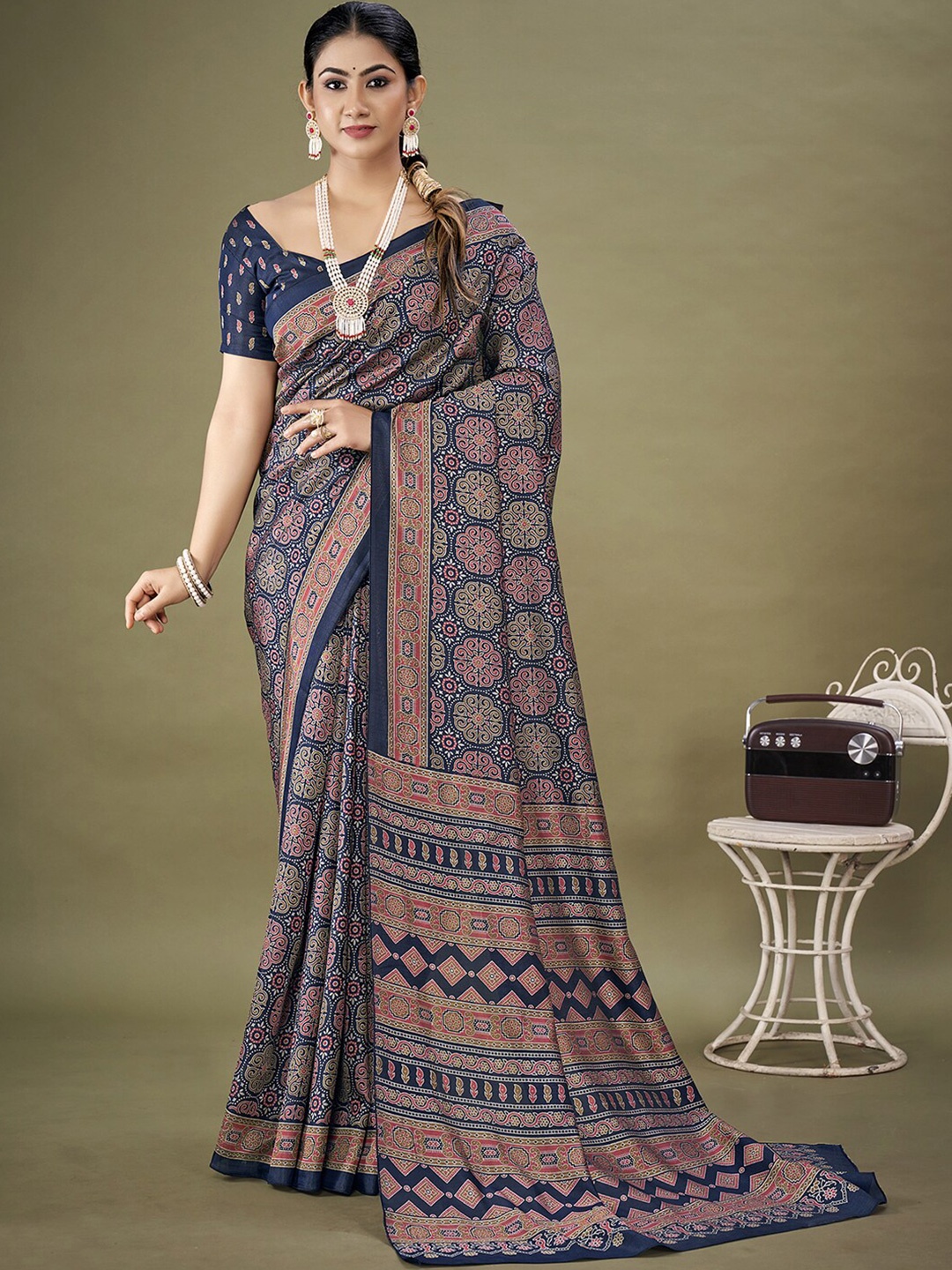 

KALINI Ethnic Motifs Printed Block Print Saree, Navy blue