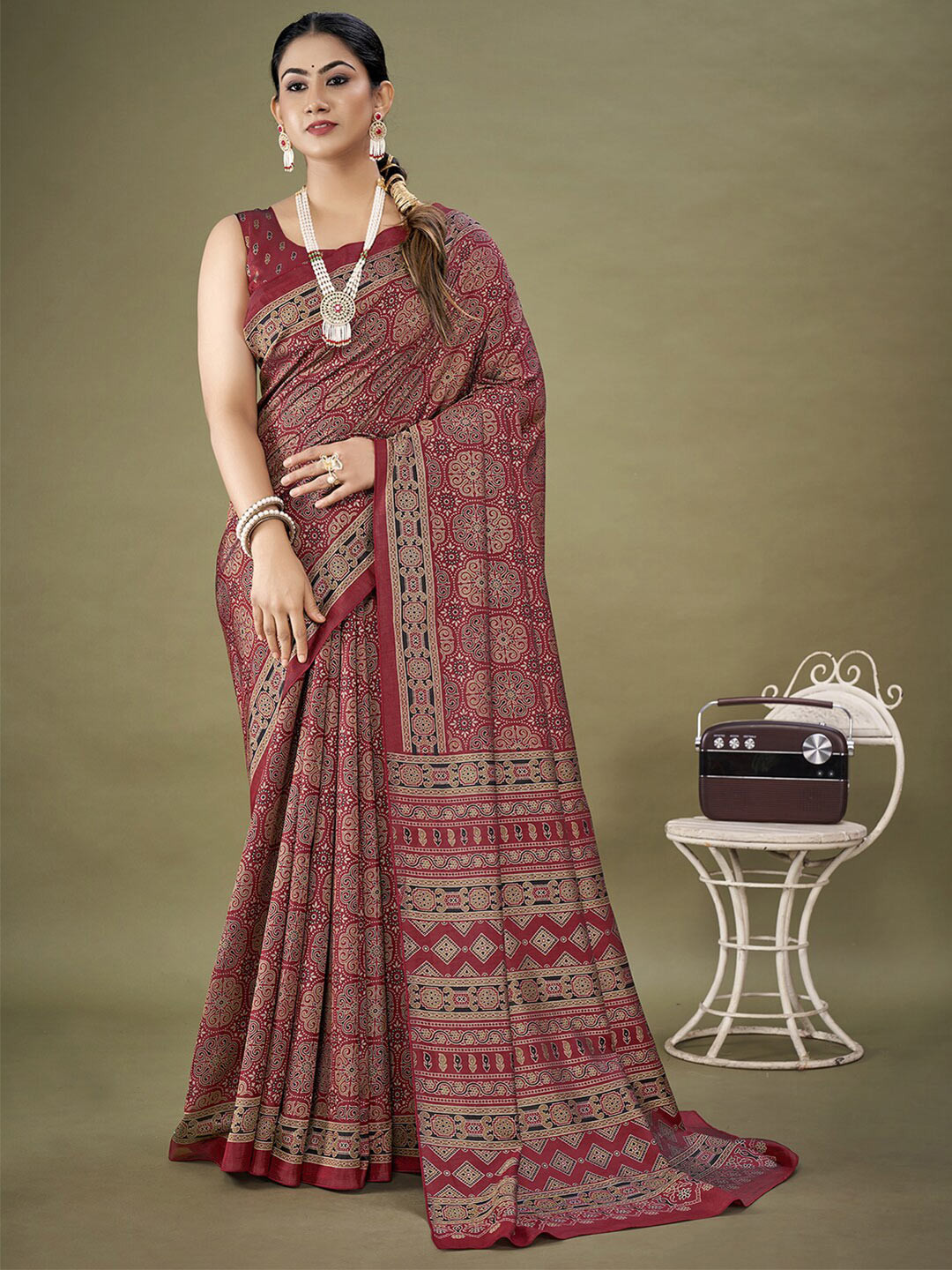 

KALINI Ethnic Motifs Printed Block Print Saree, Maroon