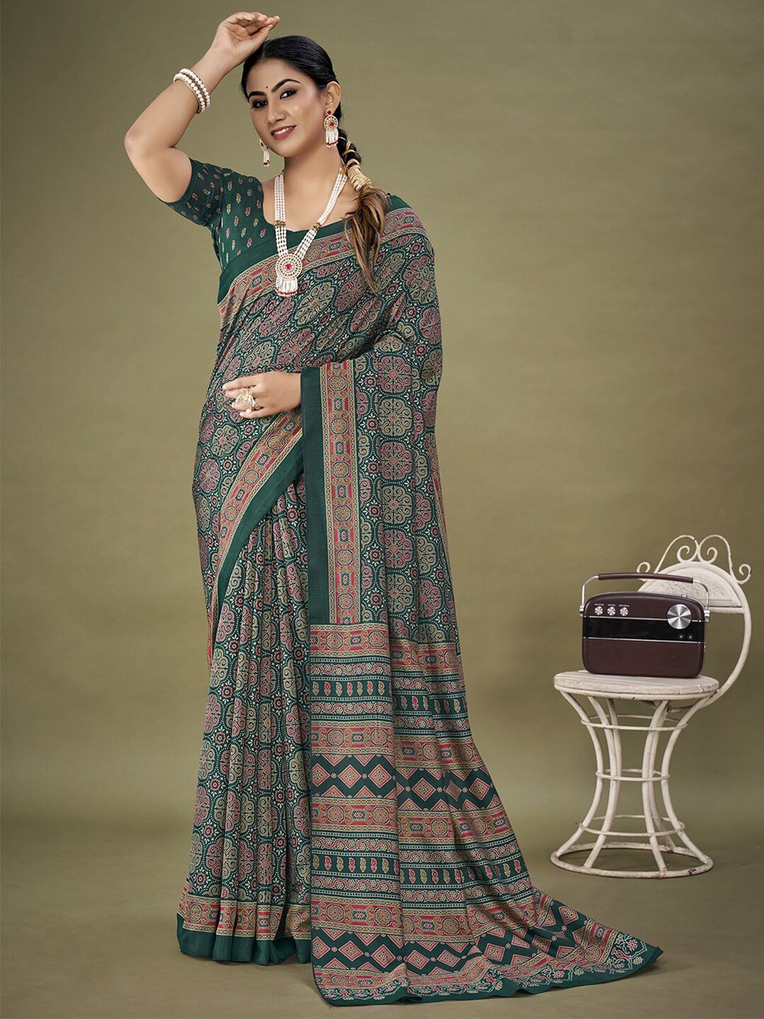 

KALINI Ethnic Motifs Printed Saree, Green
