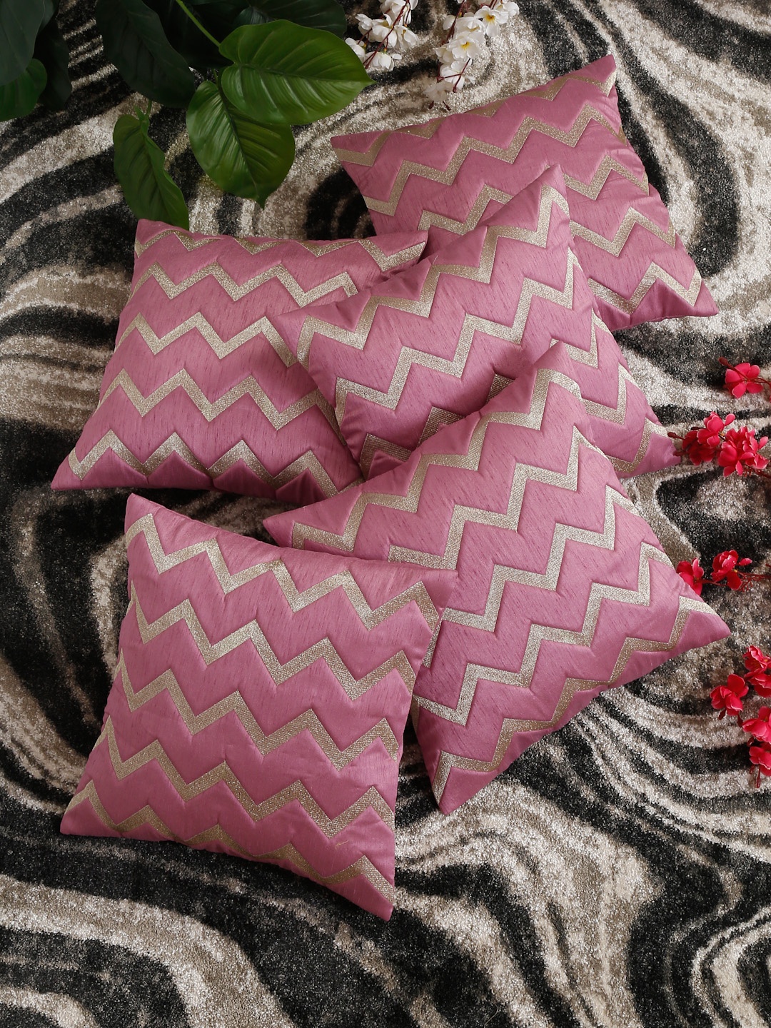 

HOSTA HOMES 5 Pieces Pink & Gold-Toned Chevron Silk Square Cushion Covers