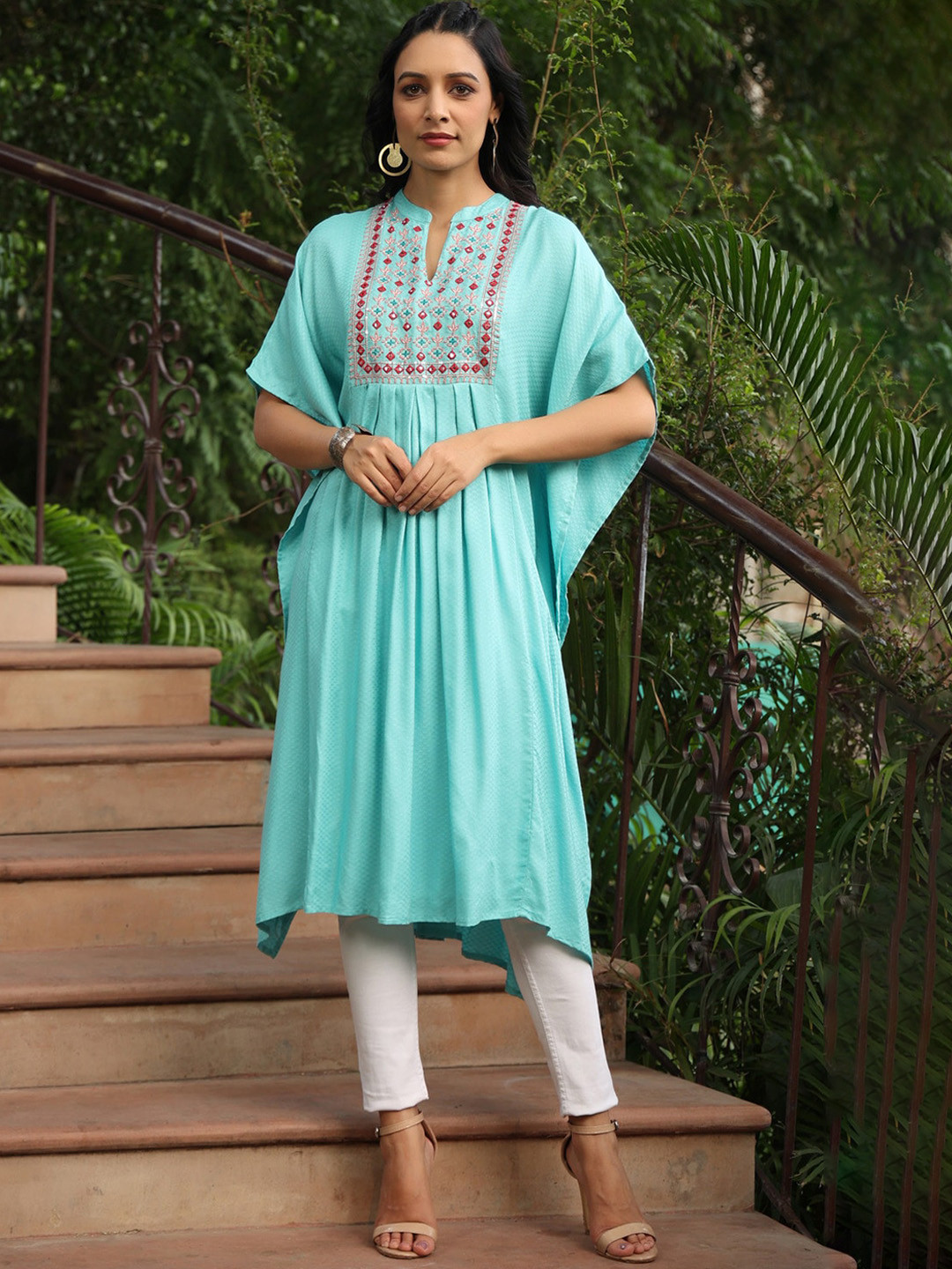 

Juniper Ethnic Motifs Yoke Design Kaftan Kurta, Sea green
