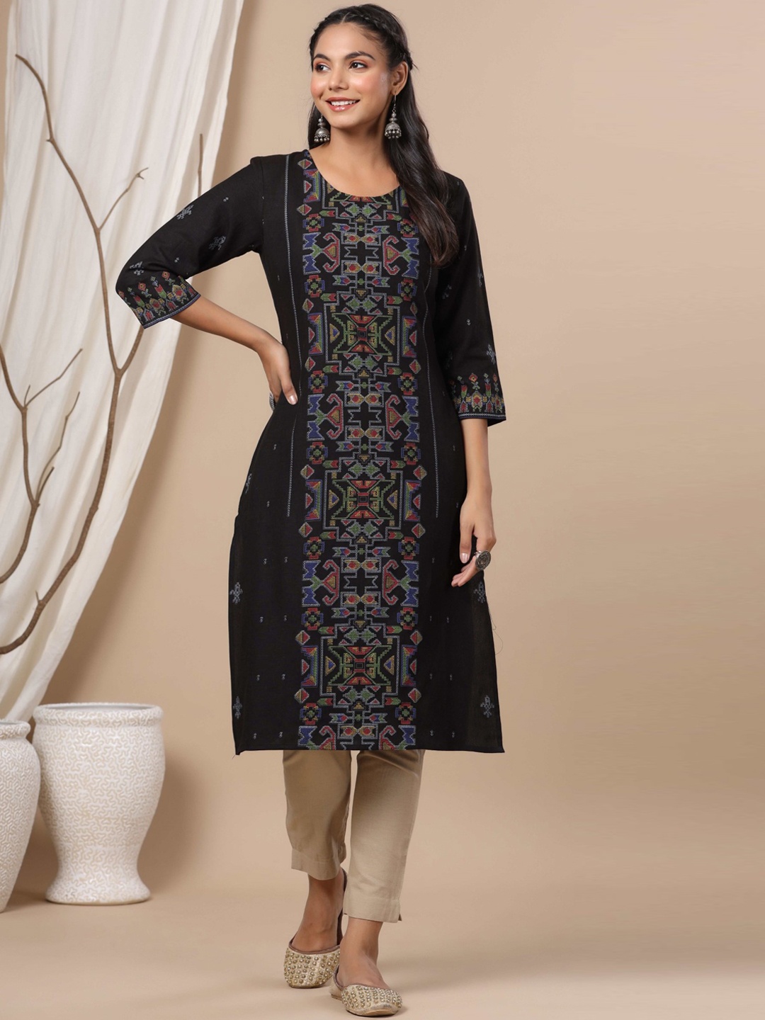 

Juniper Geometric Printed Round Neck Straight Kurta, Black