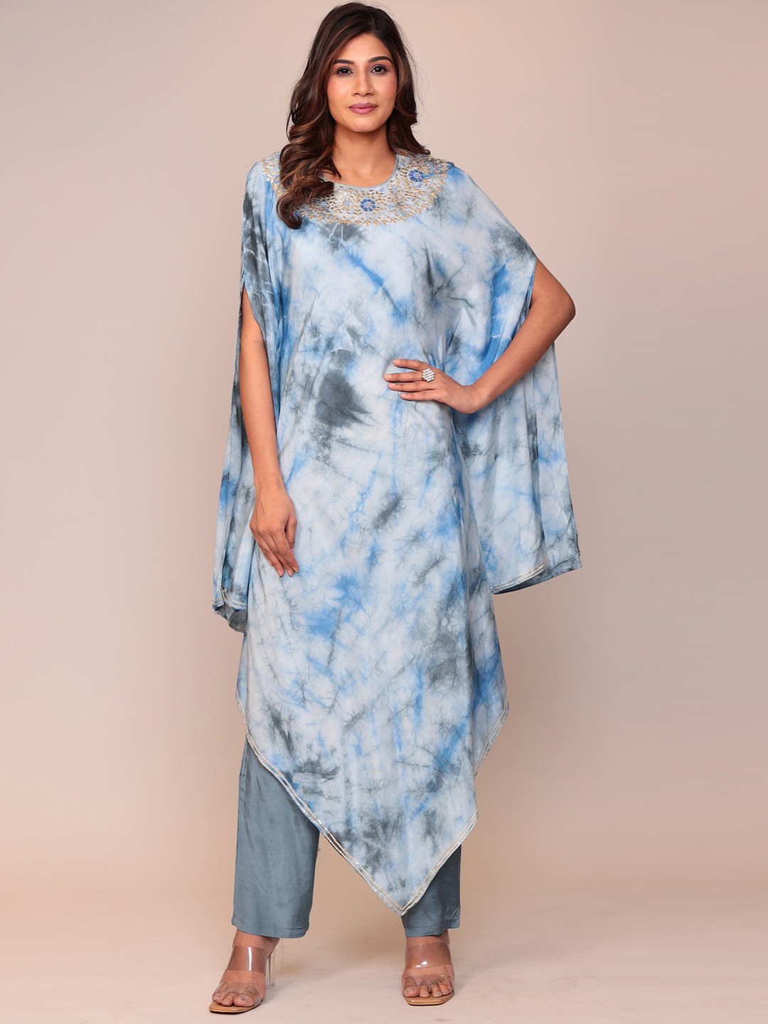 

ZARI Abstract Printed Gotta Patti Pure Silk Kurta with Trousers, Grey