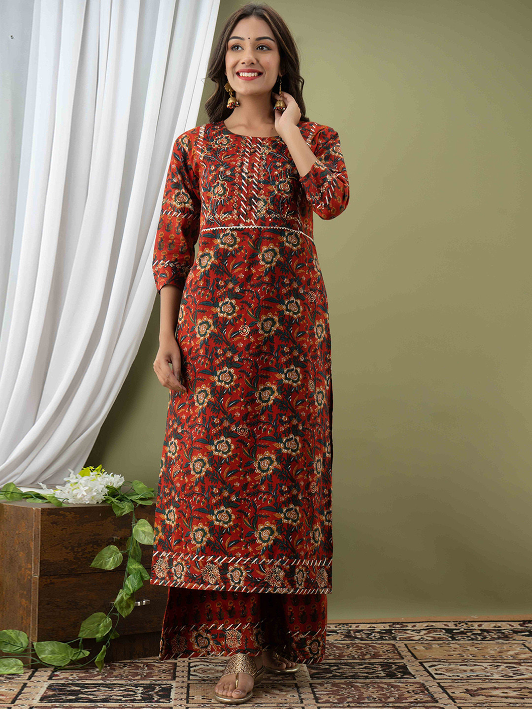 

JAIPUR FASHION MODE Floral Printed Regular Gotta Patti Kurta With Trousers, Red