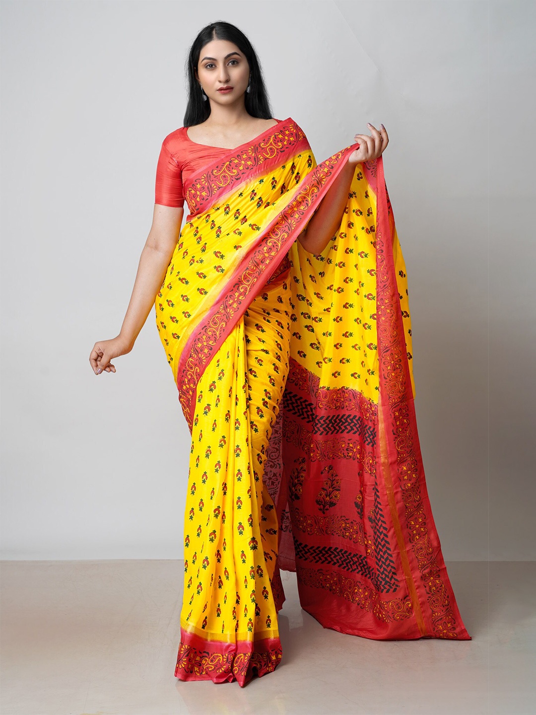 

Unnati Silks Ethnic Motifs Printed Zari Baluchari Saree, Yellow