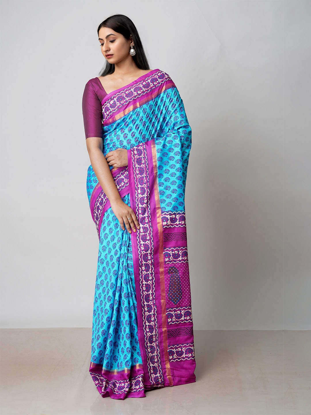 

Unnati Silks Ethnic Motifs Printed Zari Baluchari Saree, Blue
