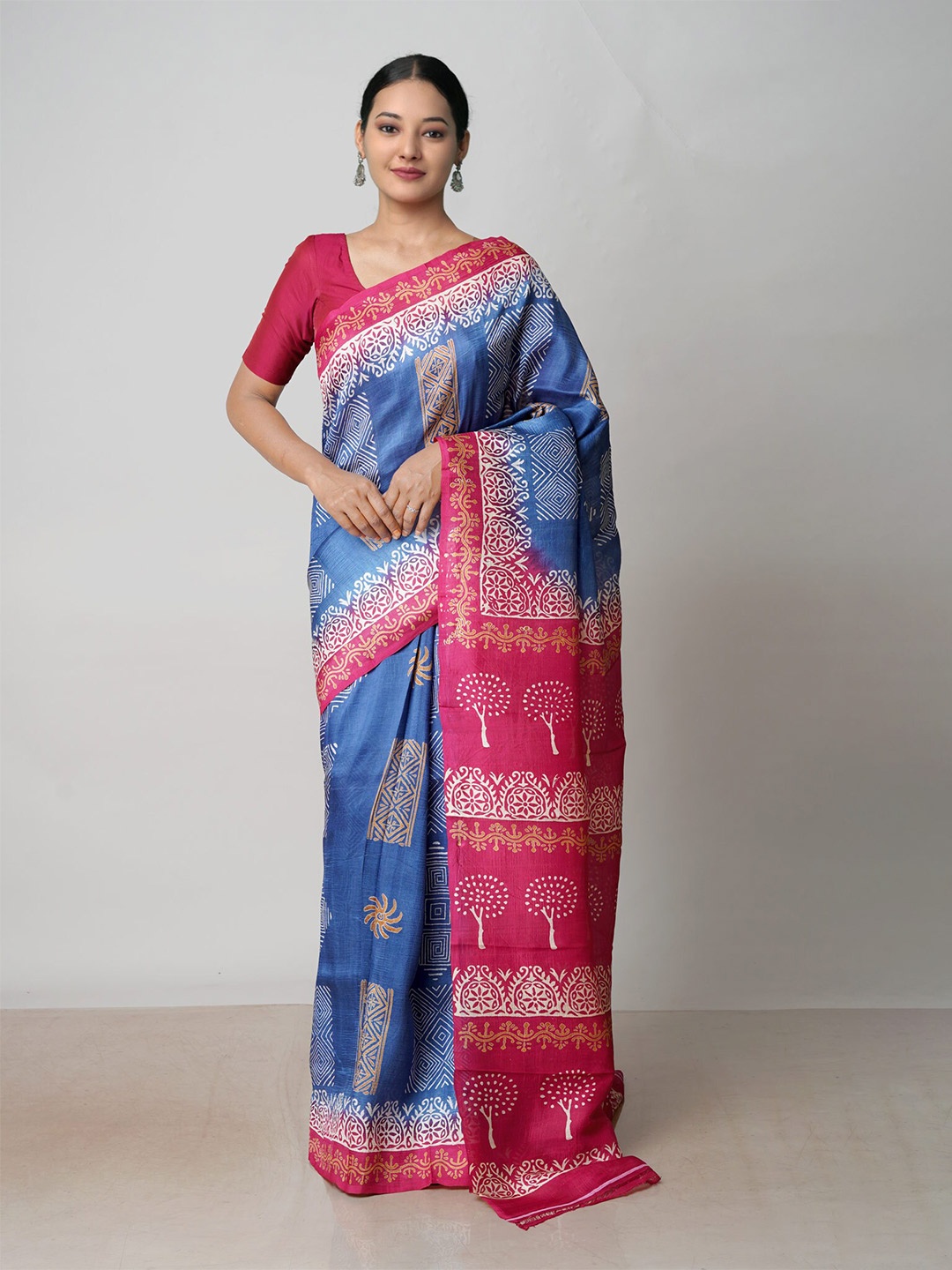 

Unnati Silks Geometric Block Printed Pure Silk Mysore Silk Saree, Grey