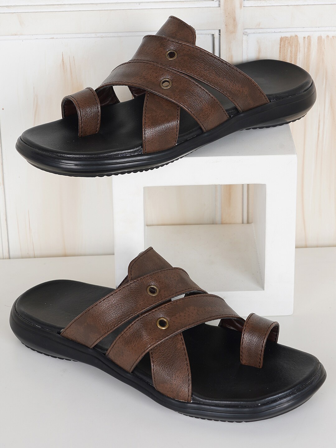 

SAPATOS Men Textured Comfort Sandals, Brown