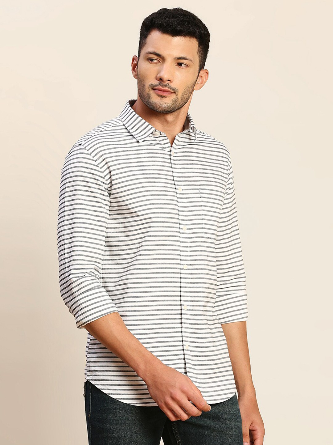 

INVICTUS Spread Collar Original Slim Fit Striped Casual Shirt, White