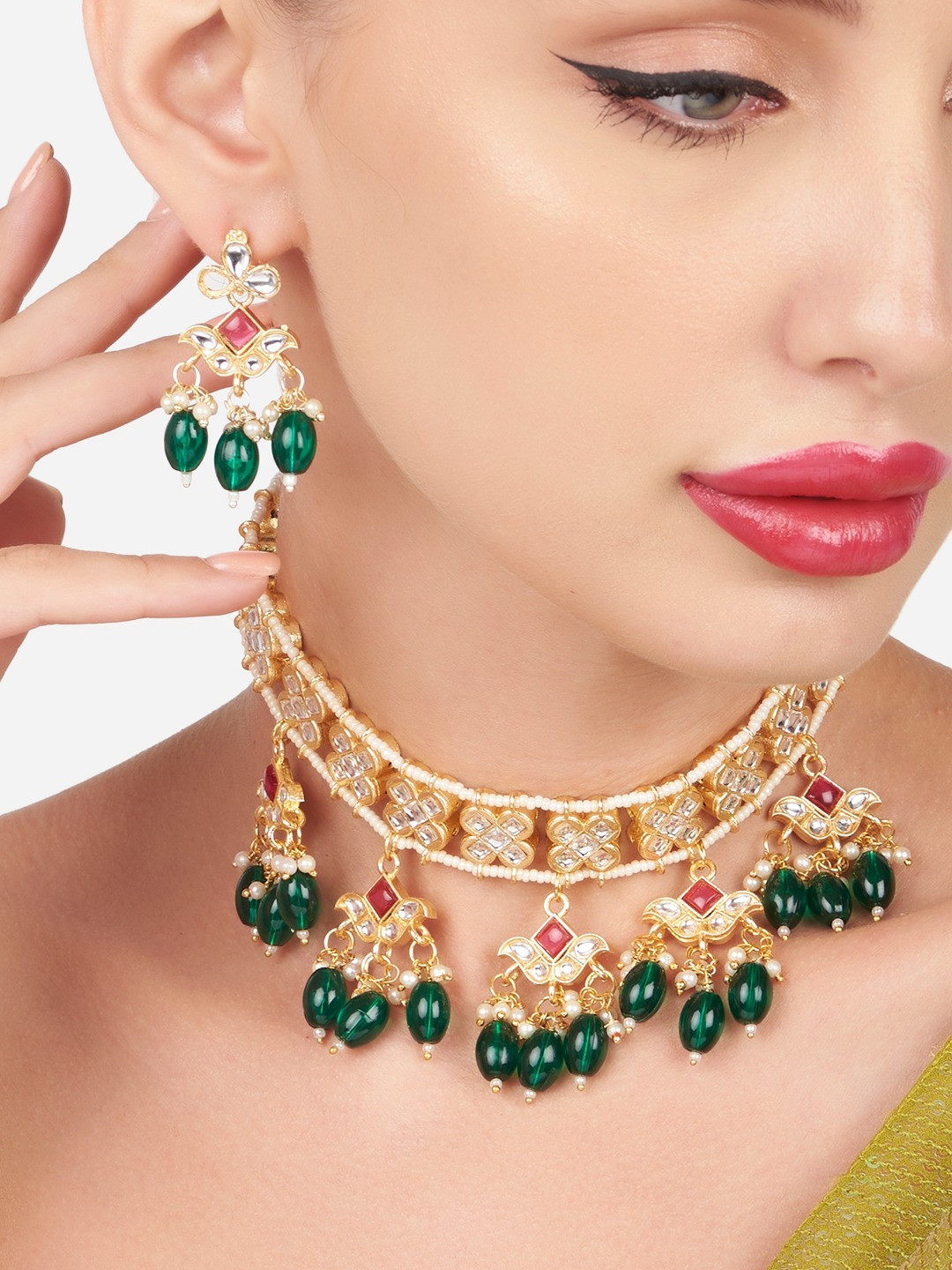

Zaveri Pearls Gold-Plated Kundan Studded & Beaded Necklace & Earrings