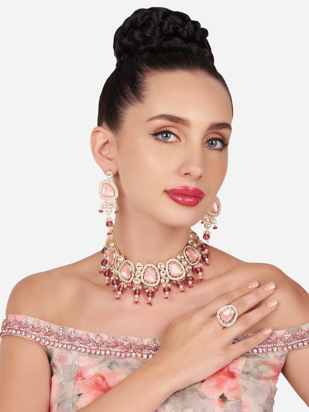 

Zaveri Pearls Rose Gold-Plated Kundan-Studded & Beaded Jewellery Set