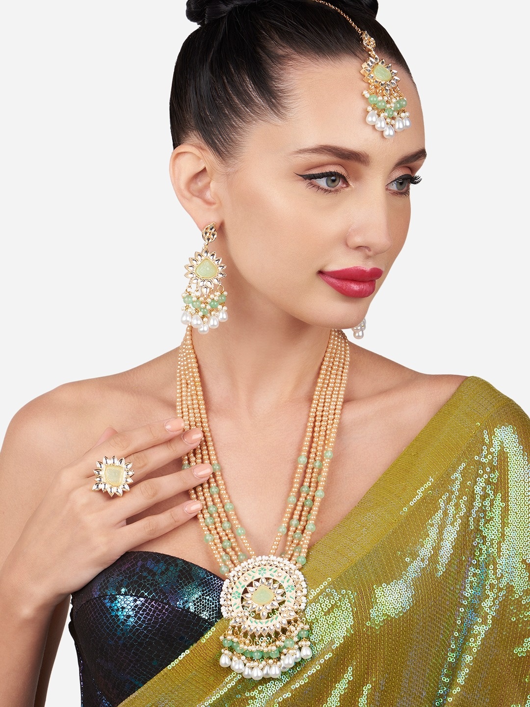 

Zaveri Pearls Gold-Plated Kundan Studded & Beaded Jewellery Set With Maang Tikka