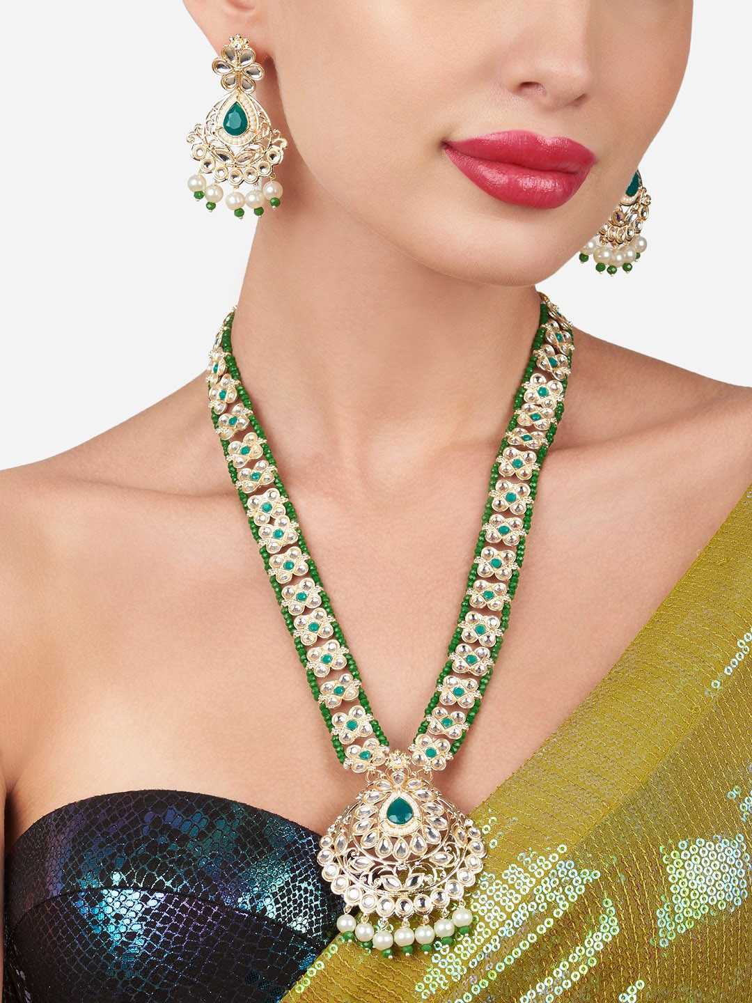 

Zaveri Pearls Gold-Plated Kundan Studded & Beaded Jewellery Set