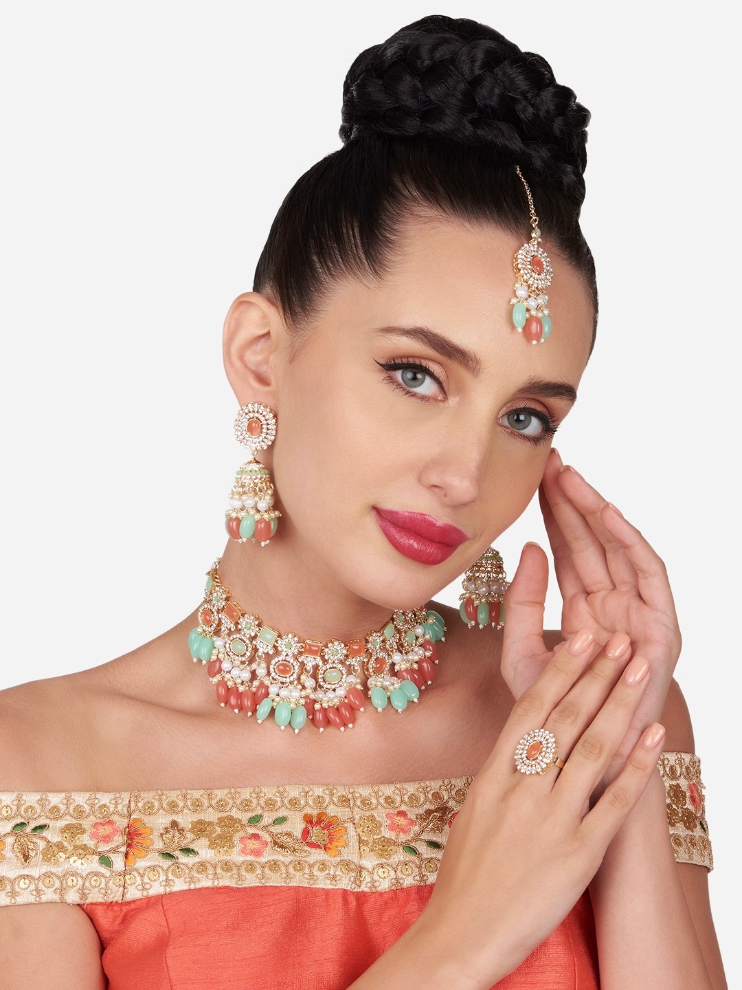 

Zaveri Pearls Gold-Plated Kundan Studded & Beaded Meenakari Jewellery Set With Maang Tikka