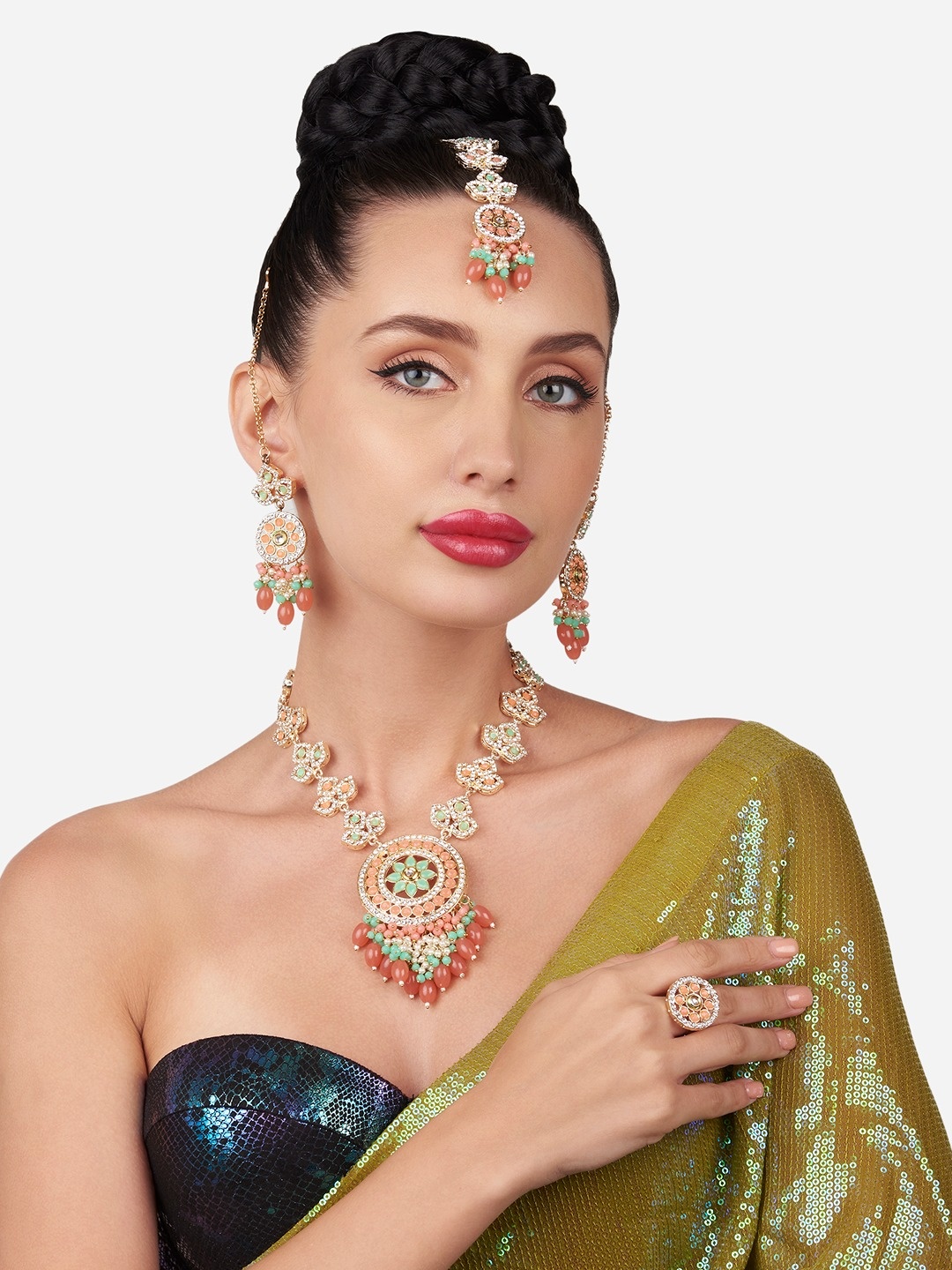 

Zaveri Pearls Gold-Plated Stone Studded & Beaded Jewellery Set With Maang Tikka