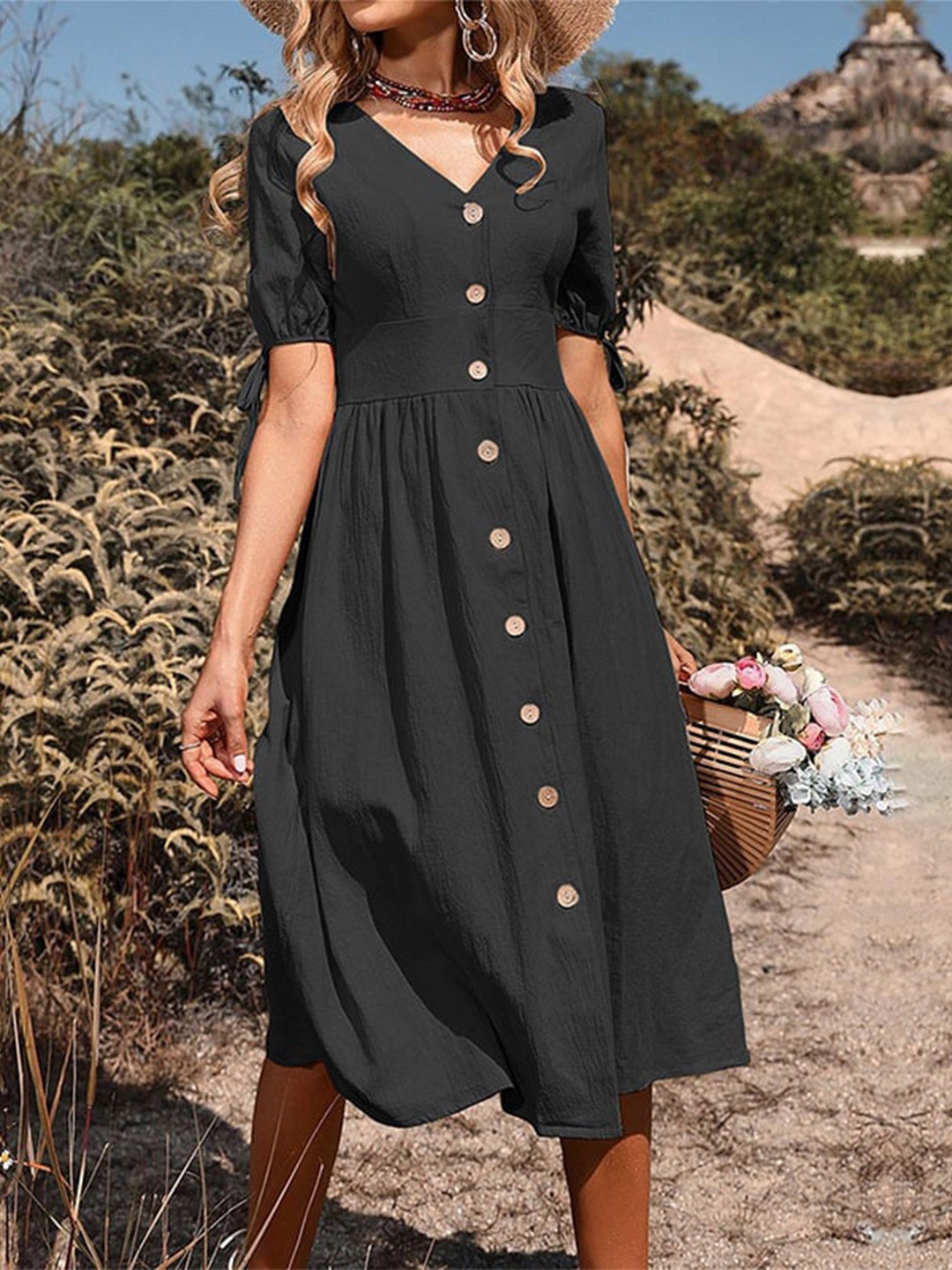 

BoStreet Black V-Neck Gathered Detailed Fit And Flare Midi Dress