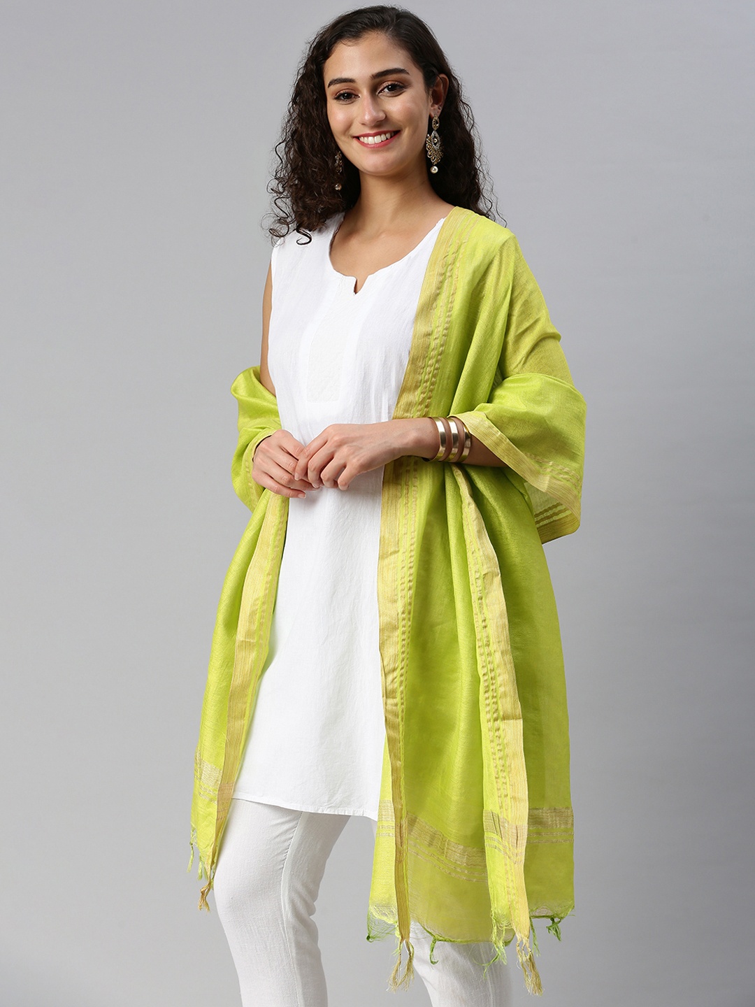 

swatika Solid Tasselled Dupatta, Green