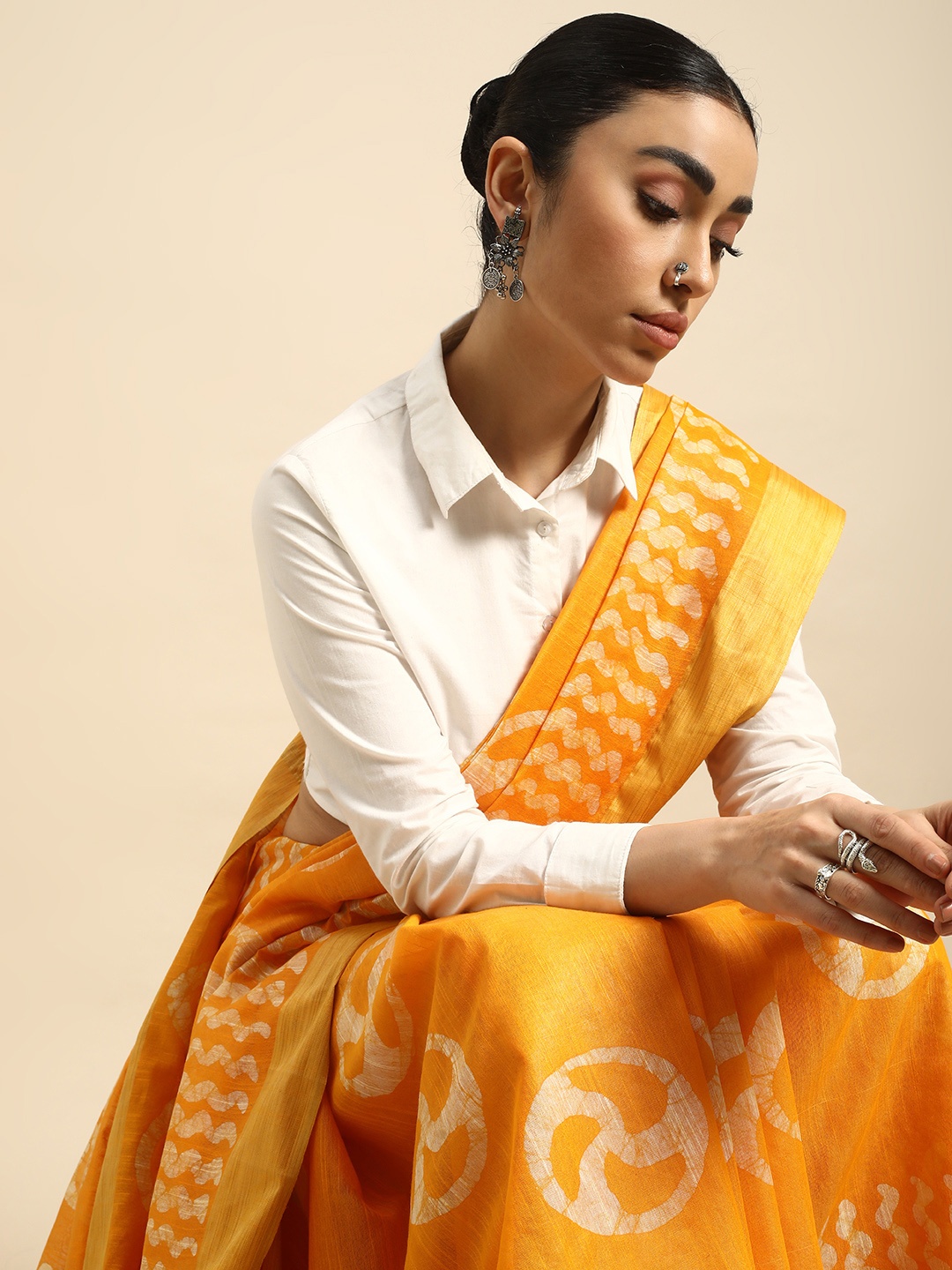 

Taavi Batik Silk Blend Handloom Block Print Saree, Yellow