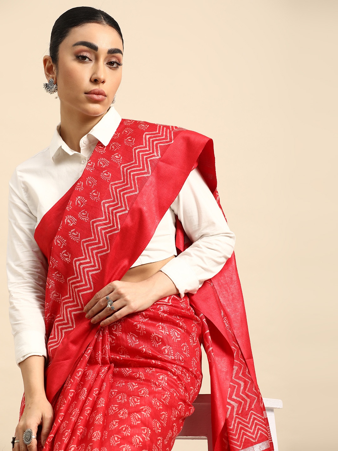 

Taavi Batik Silk Blend Handloom Block Print Saree, Red