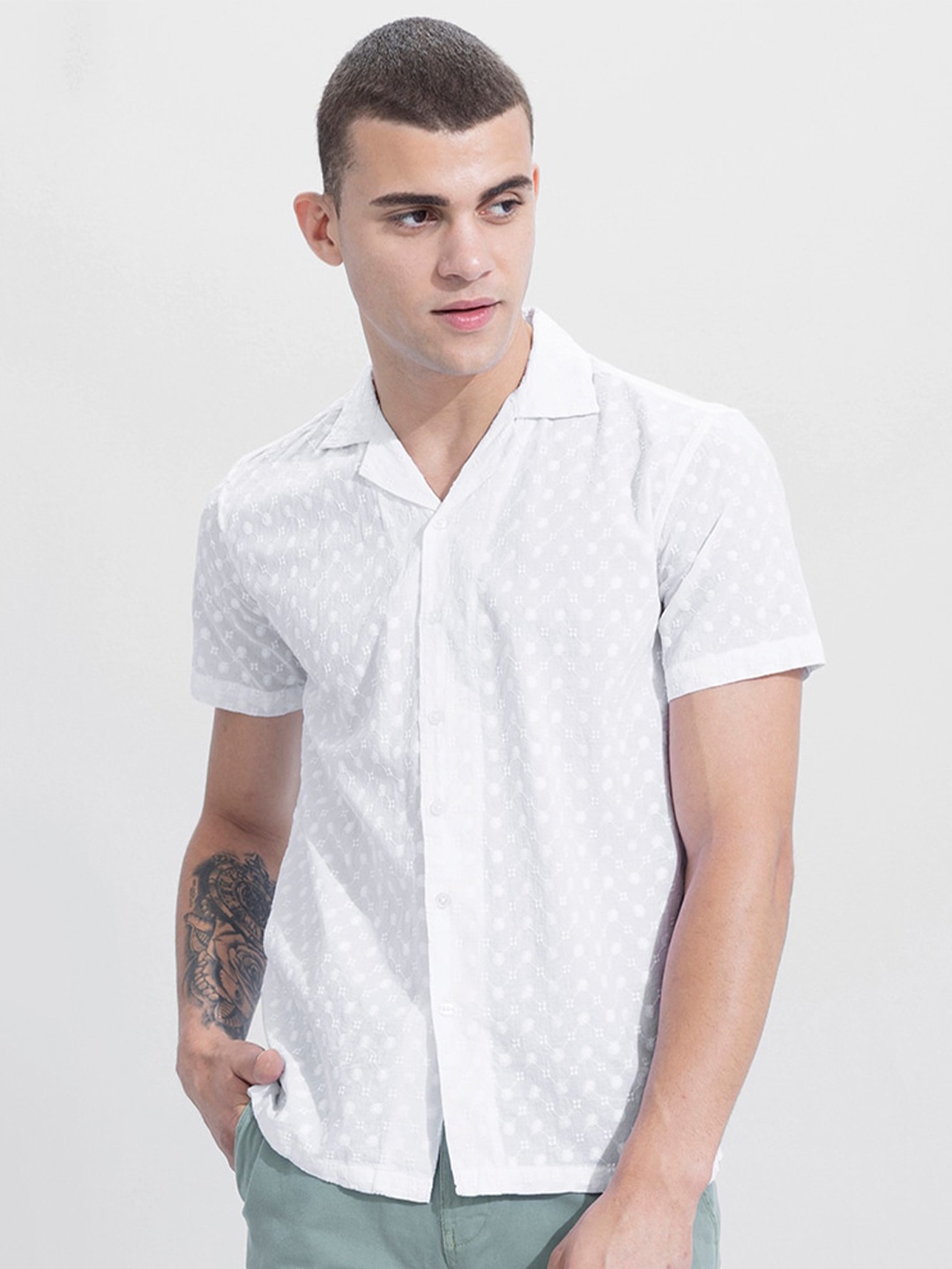 

Snitch White Classic Slim Fit Self design Embroidered Cotton Casual Shirt