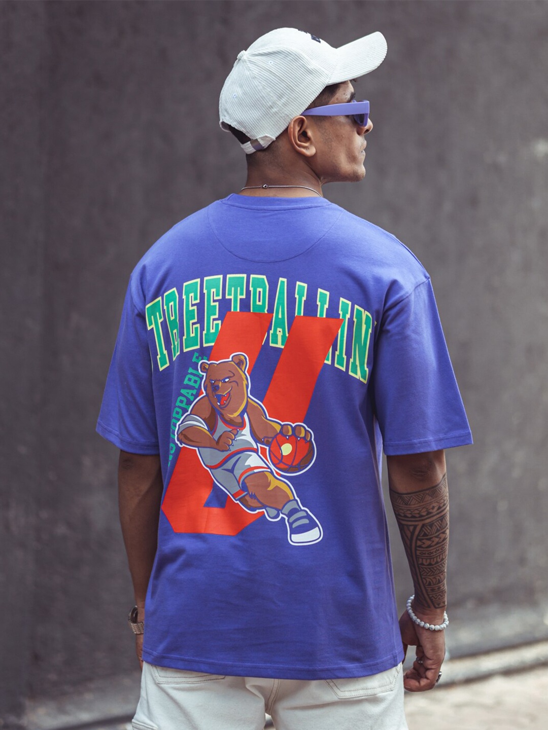 

Powerlook Blue Graphic Printed Drop-Shoulder Sleeves Cotton Oversized T-Shirt