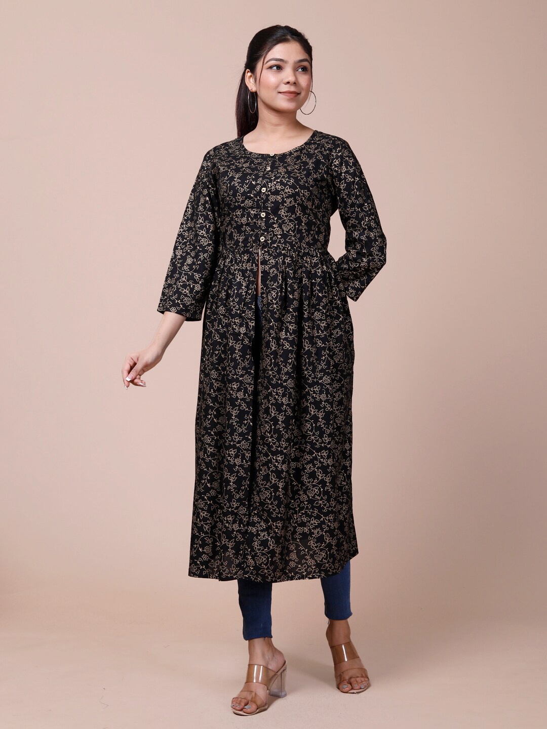 

DESI BEATS Floral Printed High Slit A-Line Kurta, Black