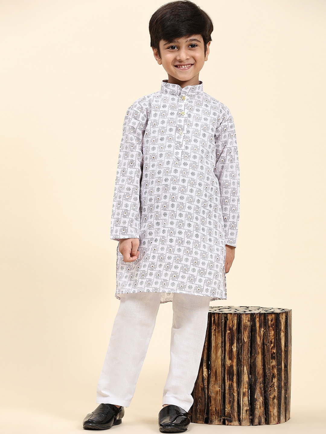 

Pro-Ethic STYLE DEVELOPER Boys Geometric Printed Kurta with Pyjamas, White