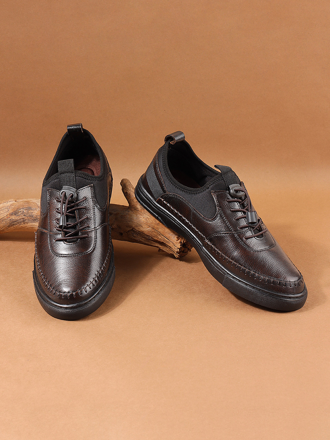 

Mochi Men Textured Comfort Insole Basics Sneakers, Coffee brown