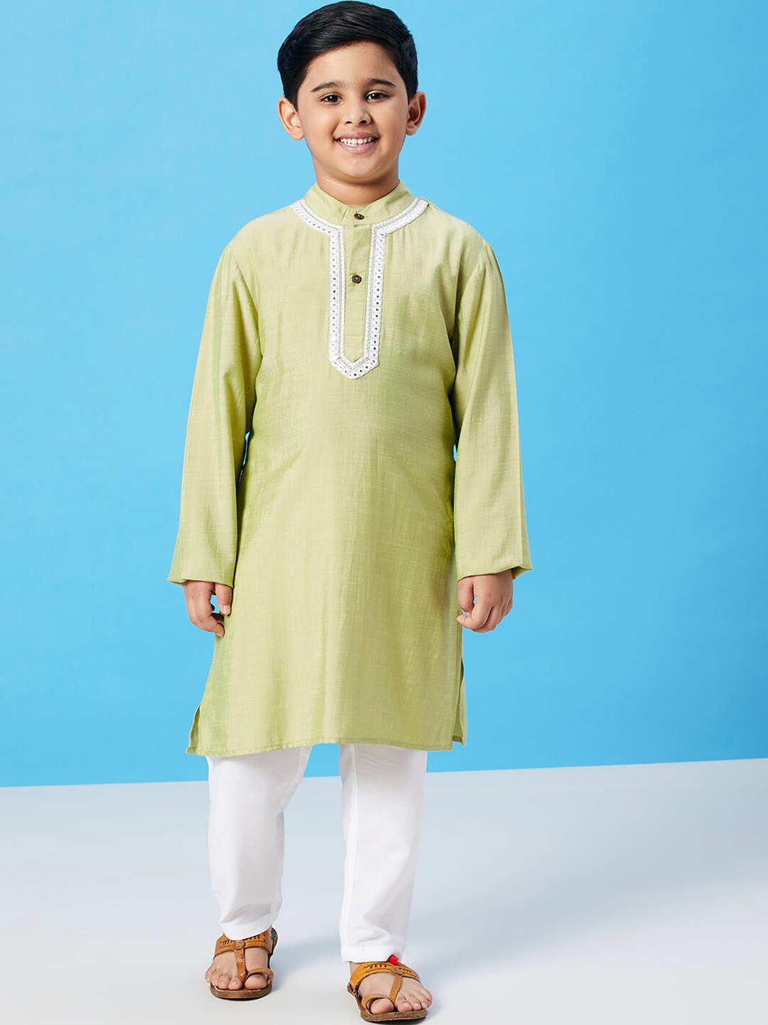 

Stylo Bug Boys Regular Mirror Work Kurta With Pyjamas, Green